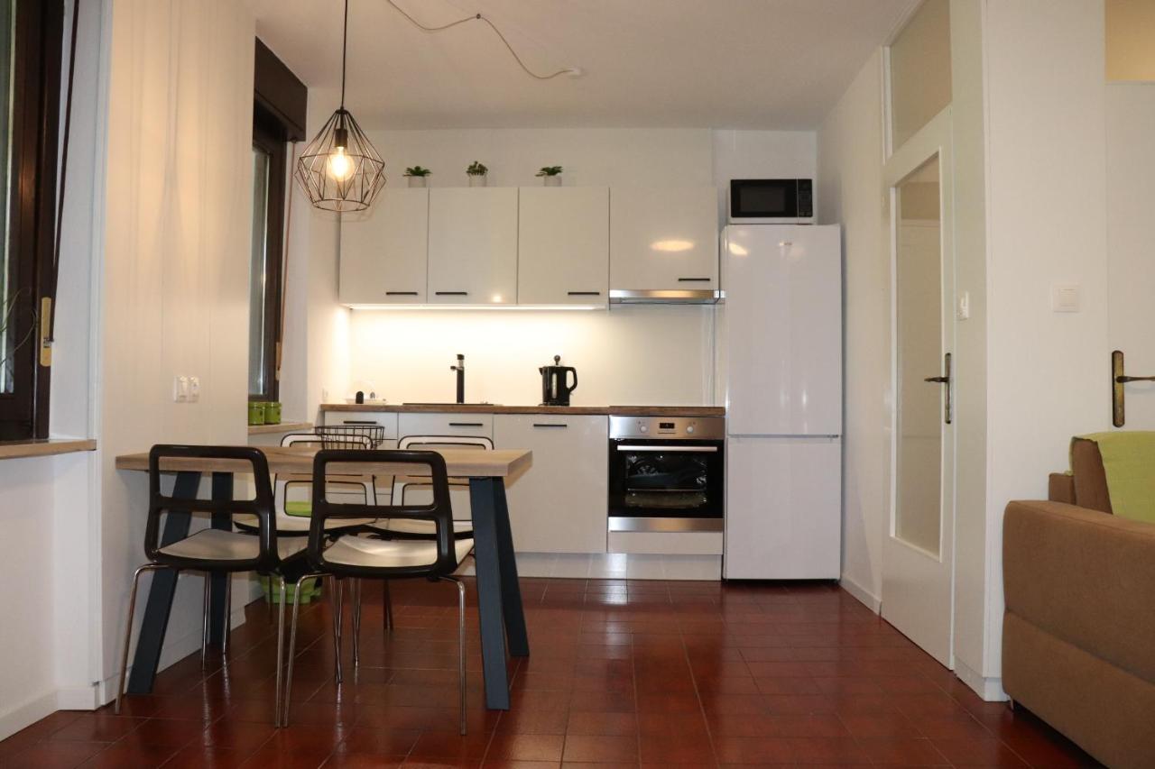 Apartments Zvezdica*** With Garden Zambratija  Luaran gambar