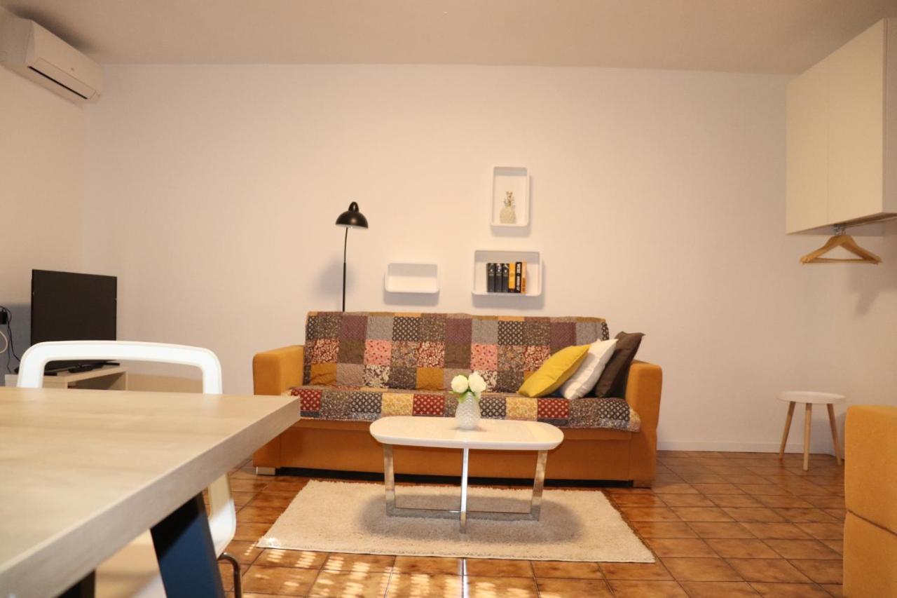 Apartments Zvezdica*** With Garden Zambratija  Luaran gambar