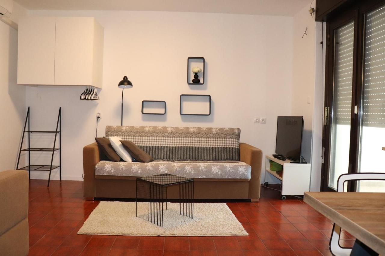 Apartments Zvezdica*** With Garden Zambratija  Luaran gambar