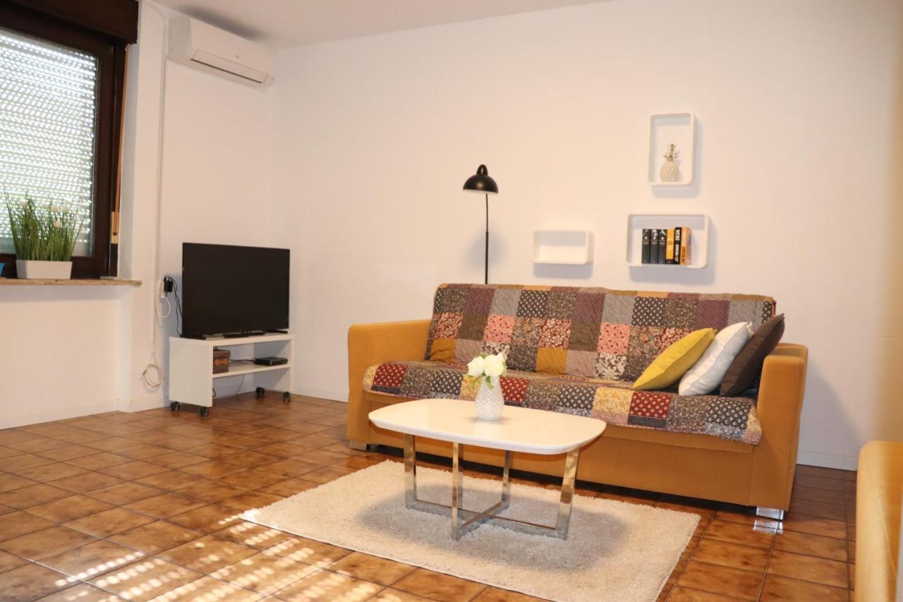 Apartments Zvezdica*** With Garden Zambratija  Luaran gambar