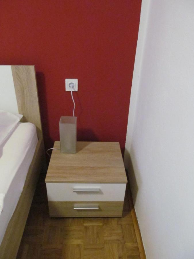 Apartments Zvezdica*** With Garden Zambratija  Luaran gambar