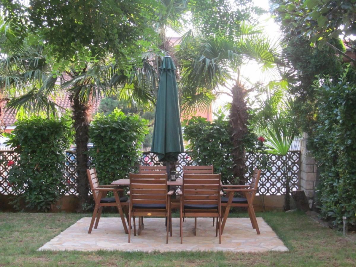 Apartments Zvezdica*** With Garden Zambratija  Luaran gambar