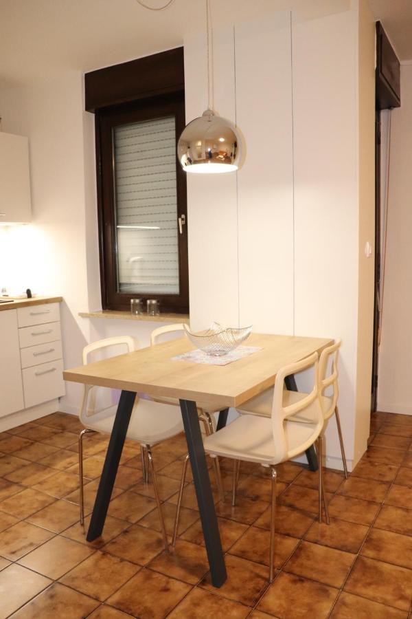 Apartments Zvezdica*** With Garden Zambratija  Luaran gambar