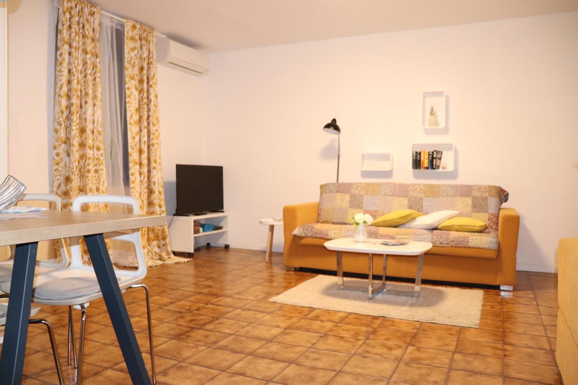 Apartments Zvezdica*** With Garden Zambratija  Luaran gambar